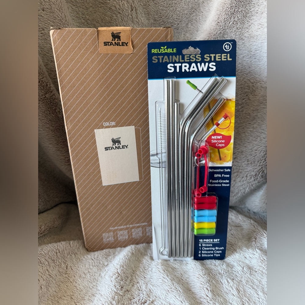 New in Box, Stanley Cream Insulated Mug w- stainless steel straws and toppers - Picture 2 of 4